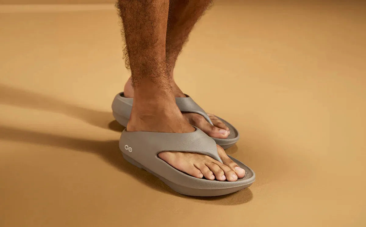 Oofos Sandals Men’s OOriginal PLUS Sandal – Driftwood