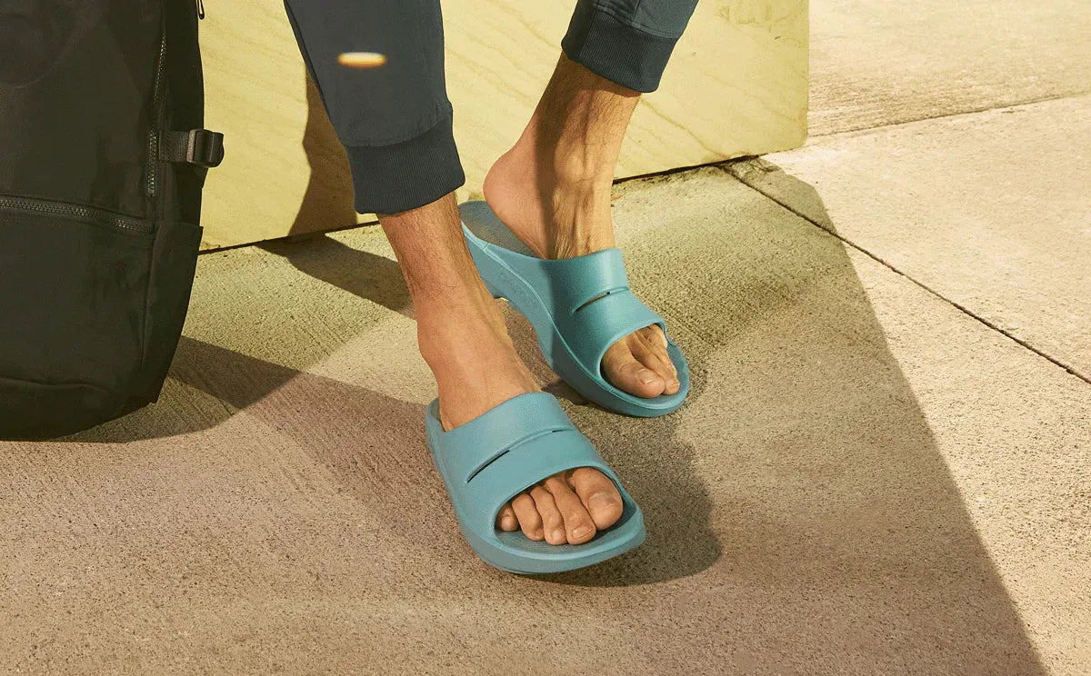 Oofos Sandals Men’s OOahh Slide Sandal – Ocean Blue
