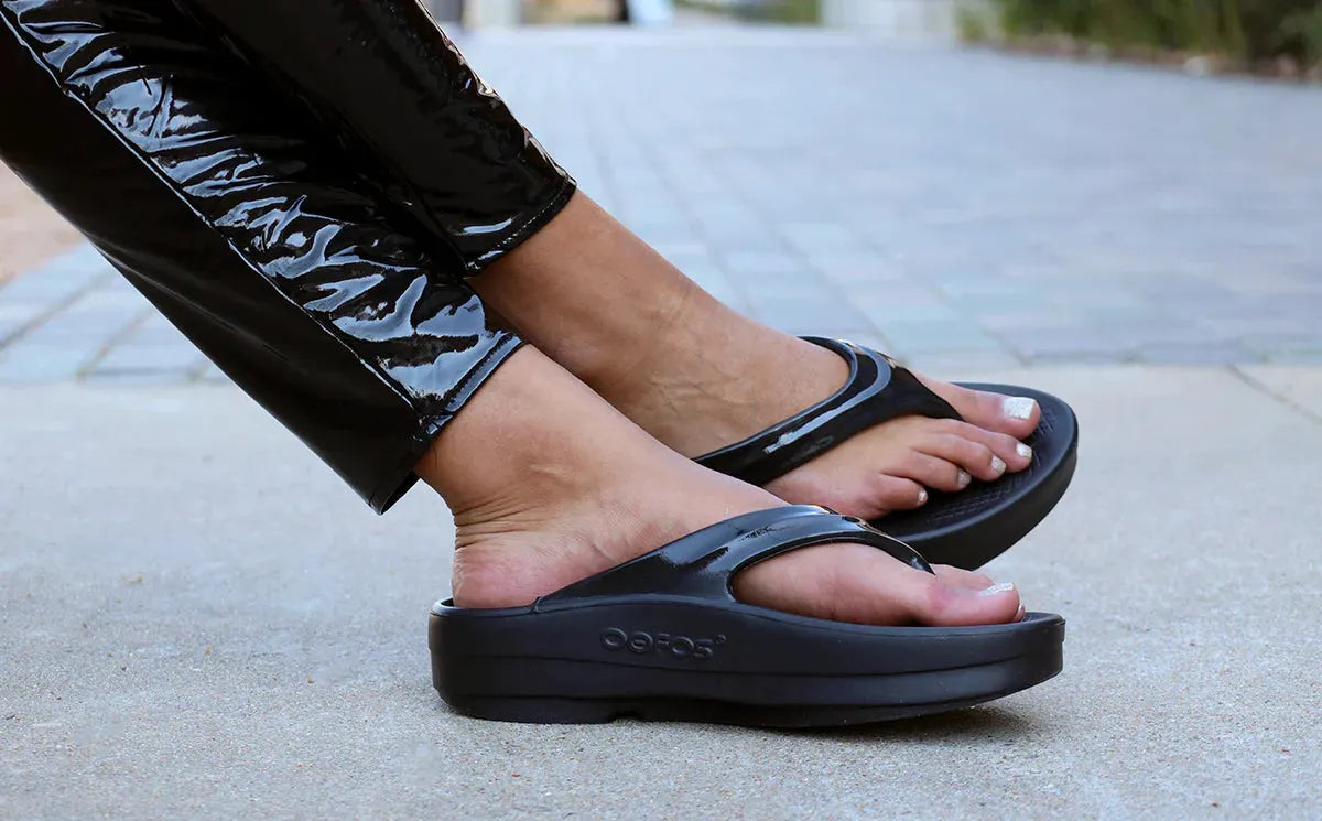 Women’s OOmega OOlala Sandal – Black