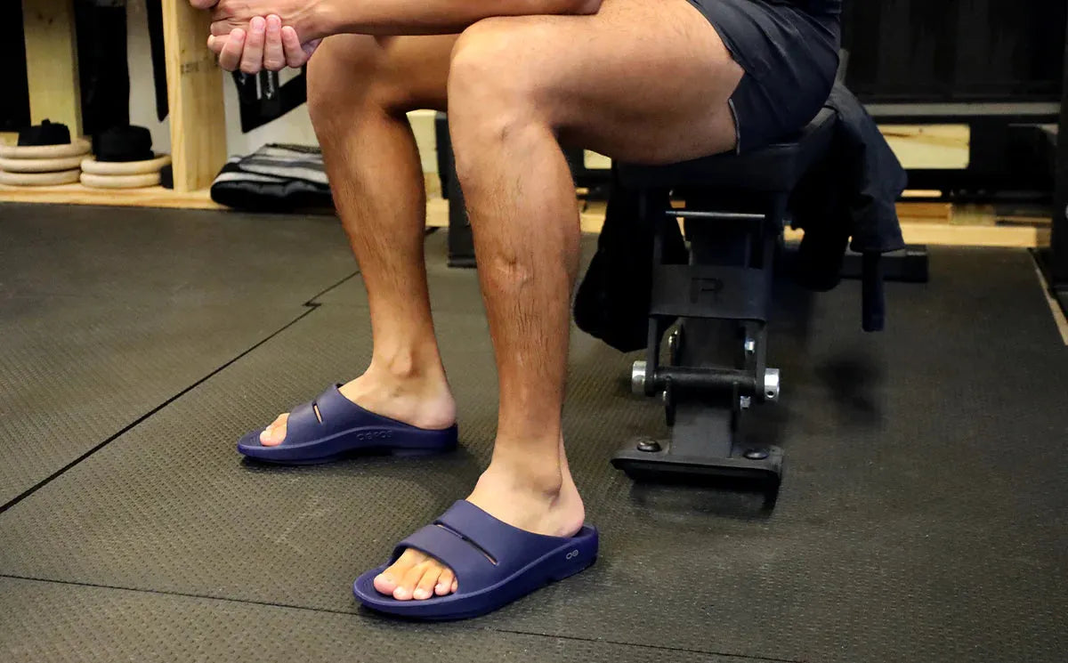 Oofos Sandals Men’s OOahh Slide Sandal – Navy