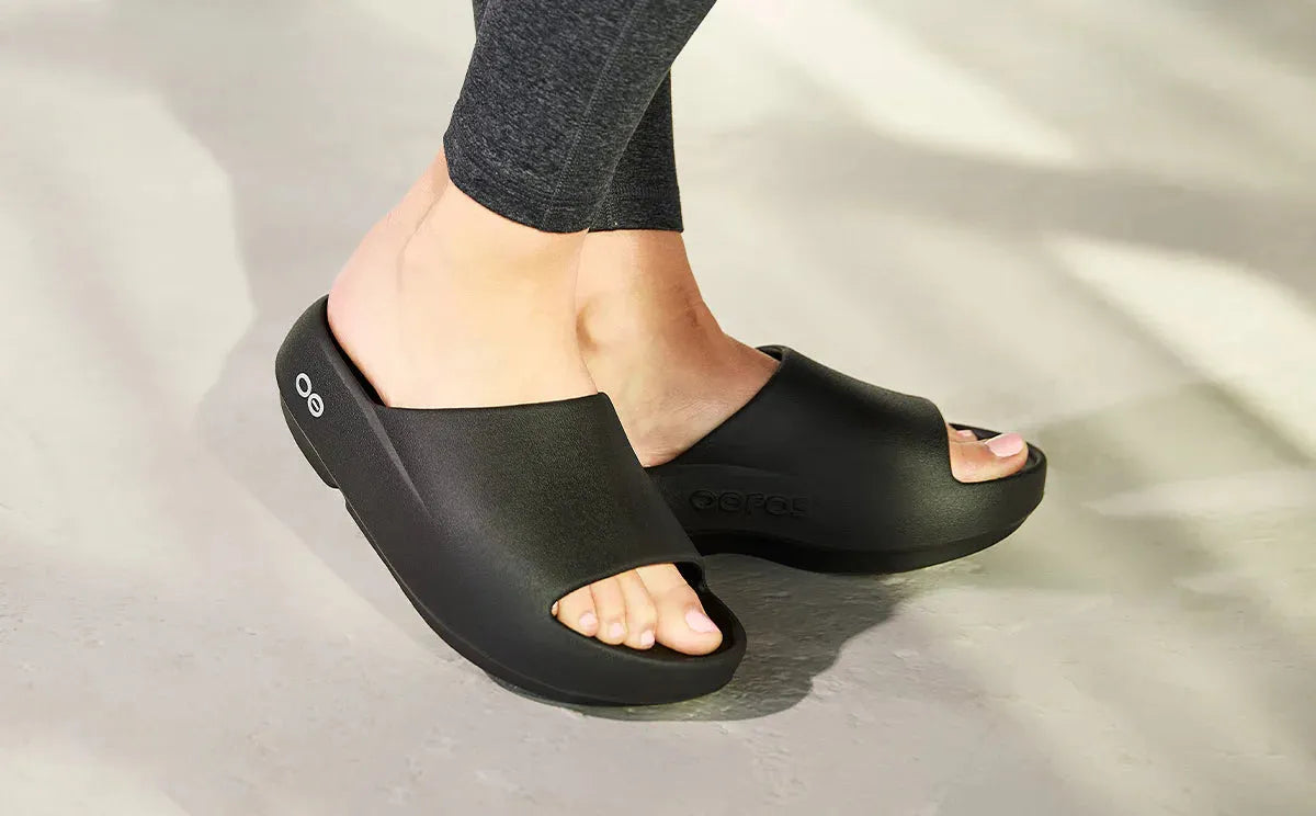 Oofos Sandals Women’s OOahh PLUS Slide Sandal – Black