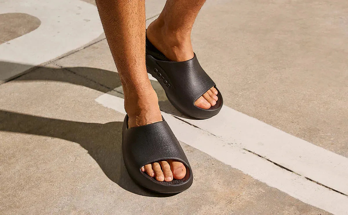 Oofos Sandals Men’s OOahh PLUS Slide Sandal – Black