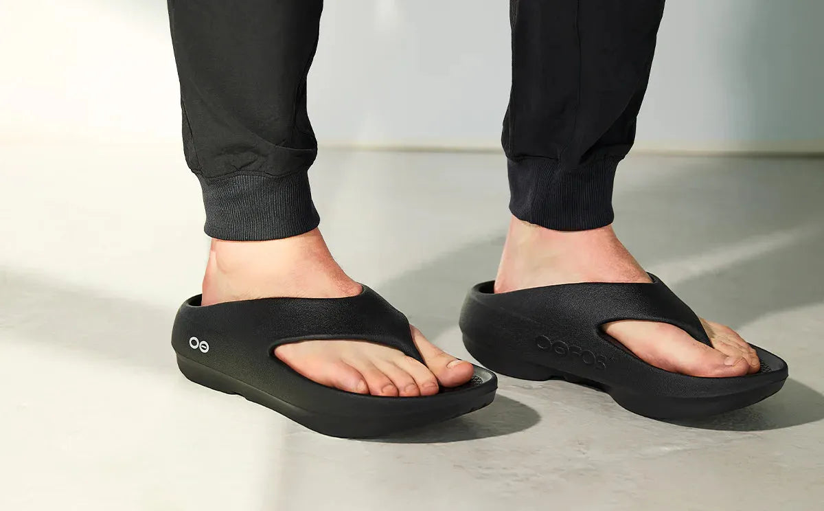Oofos Sandals Men’s OOriginal PLUS Sandal – Black