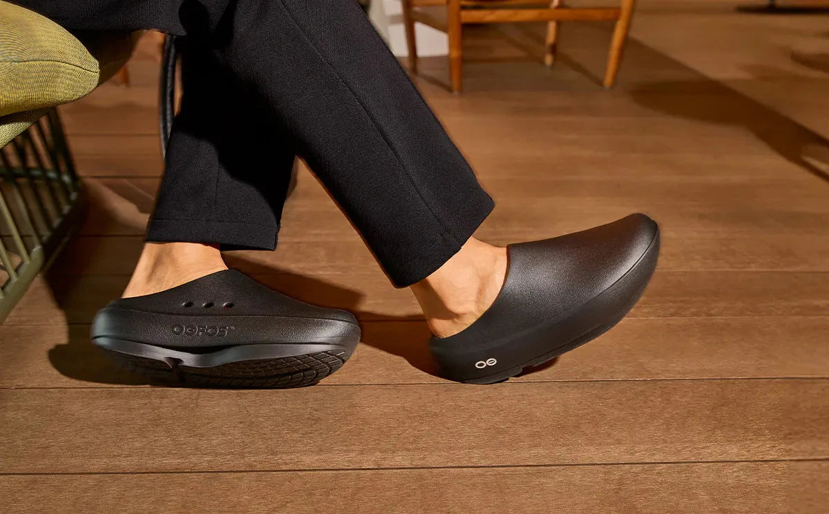 Oofos Sandals Men’s Cloog PLUS Clog – Black
