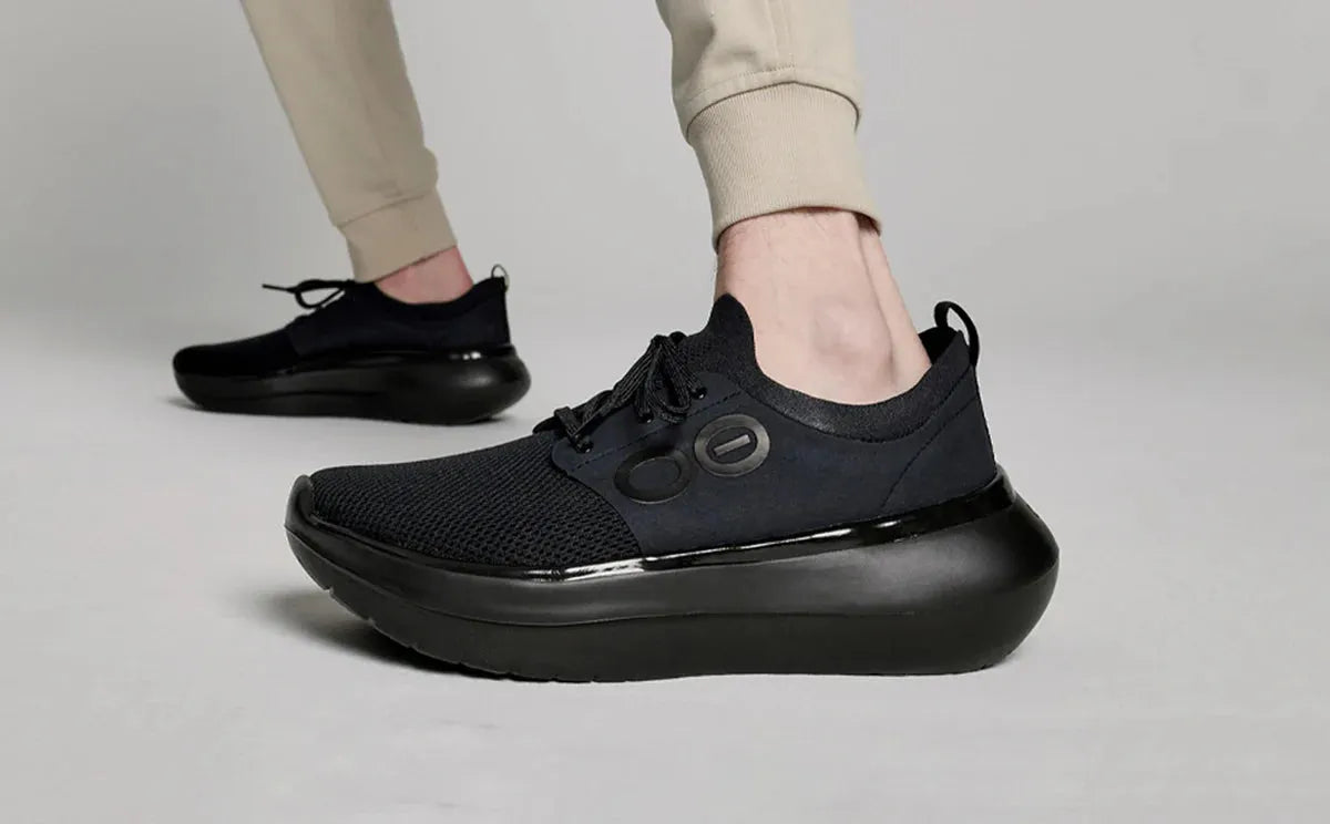 Oofos Sandals Men’s OOmy Stride – Black