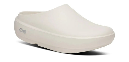 Oofos Sandals Women’s Cloog PLUS Clog – Chalk